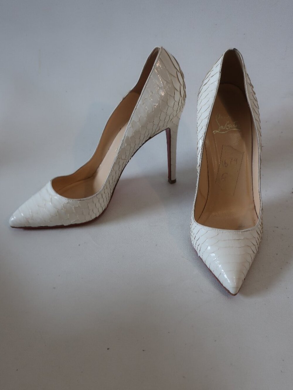 Authentic Christian Louboutin White So Kate Python Leather Heel Pump 38.5 US/8.5
